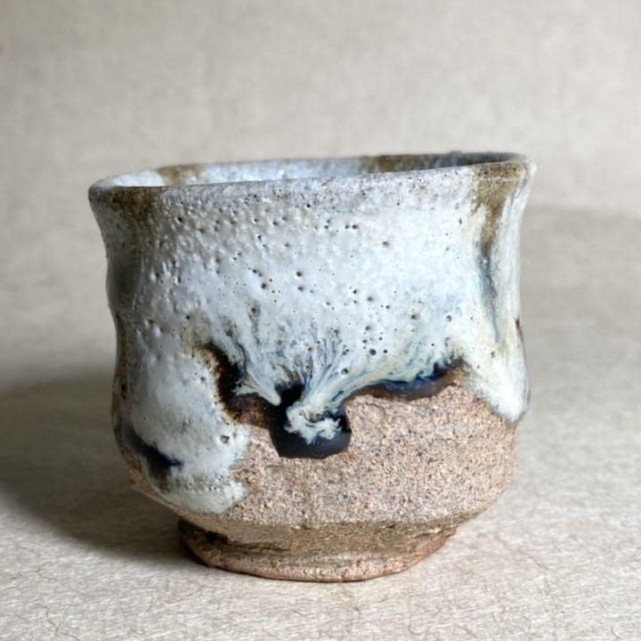 青斑唐津沓形ぐい呑　唐津焼　ぐい呑　焼き物　陶器　酒器　陶芸 青斑唐津沓形ぐい呑 唐津焼 ぐい呑 焼き物 陶器 酒器 陶芸 唐津焼 青斑唐津